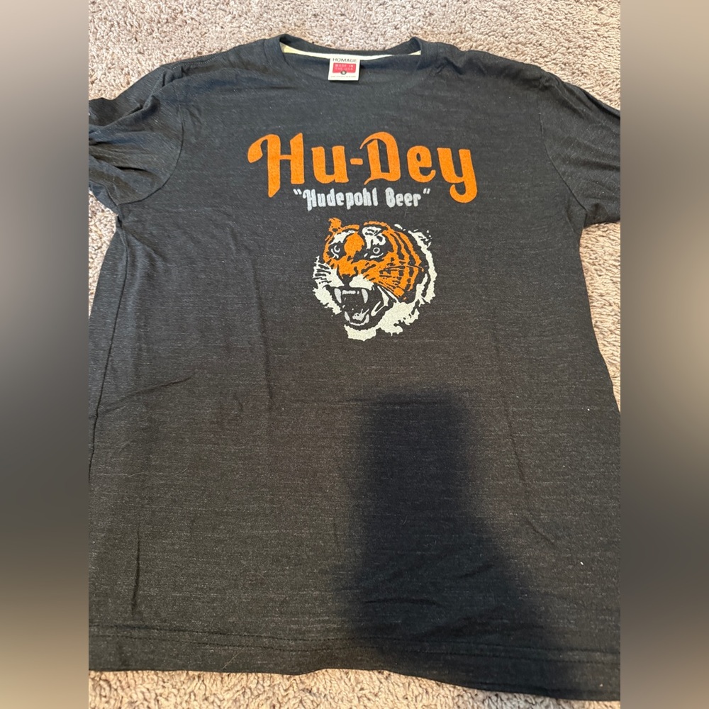 Men’s Size Small Hu-Dey Bengal T shirt